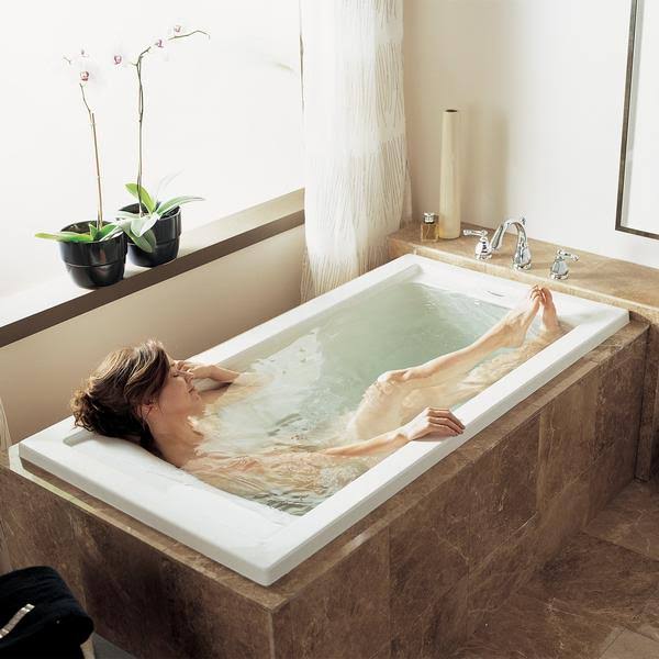 White Deep Soak Bathtub C904