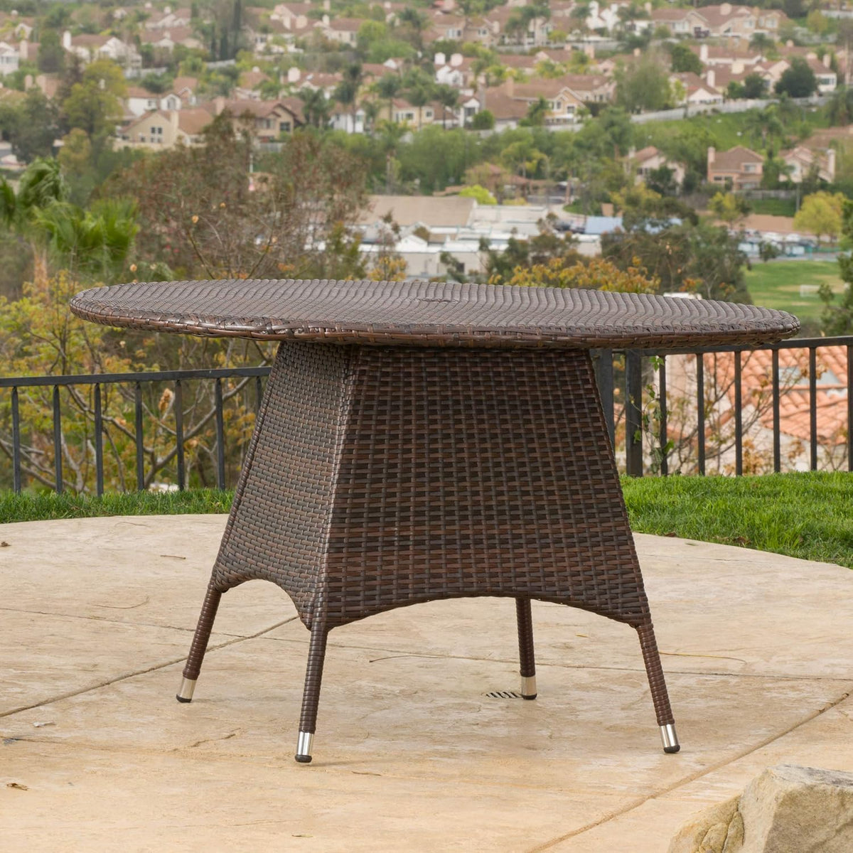 Round Dining Table L24504